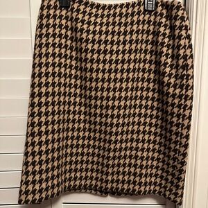Elegant Houndstooth A-Line Skirt - Black and Tan